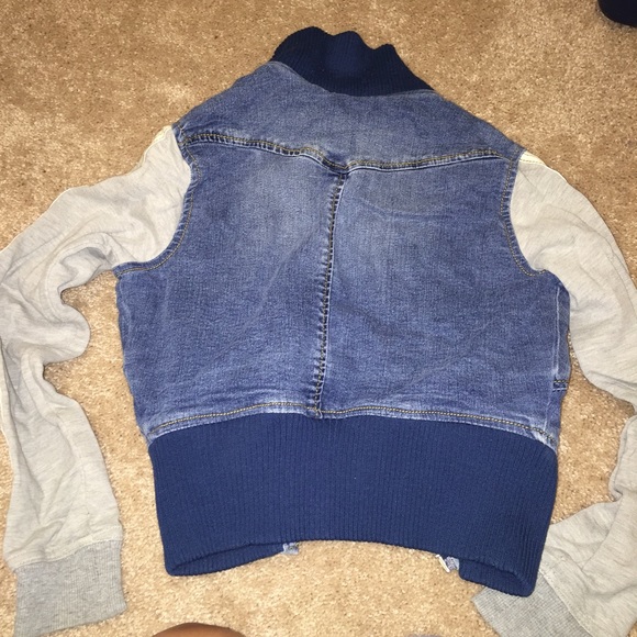 Jean jacket - Picture 2 of 3